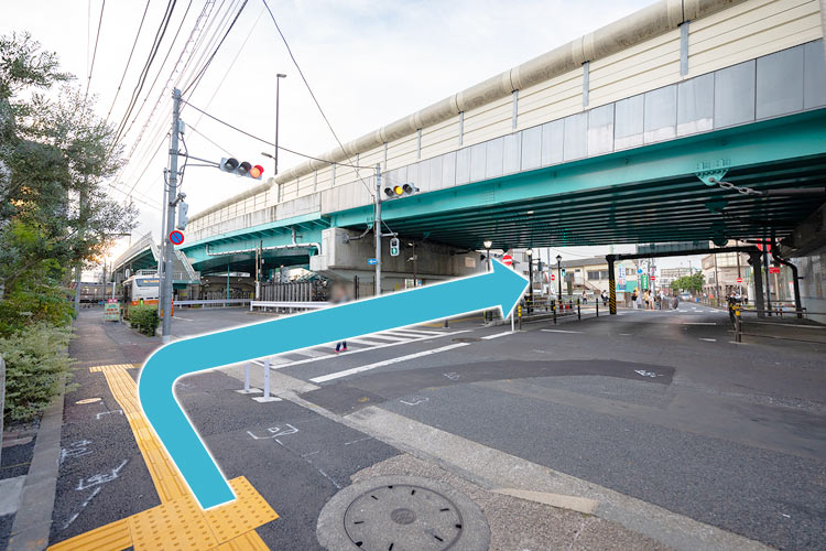 横断歩道を渡り環七を横断します